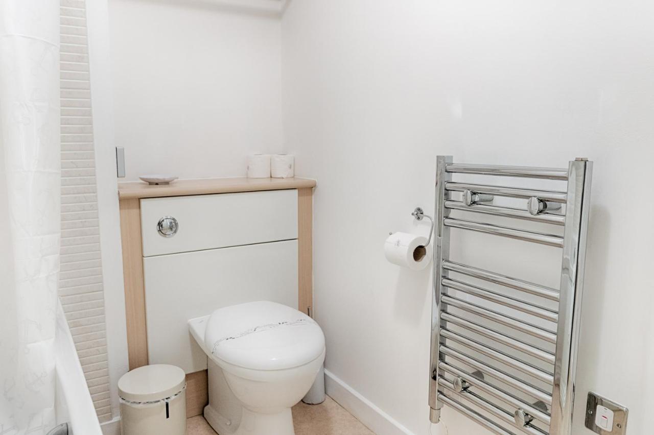 Parking, Balcony, Fully Equipped Kitchen Apartment สวอนซี ภายนอก รูปภาพ