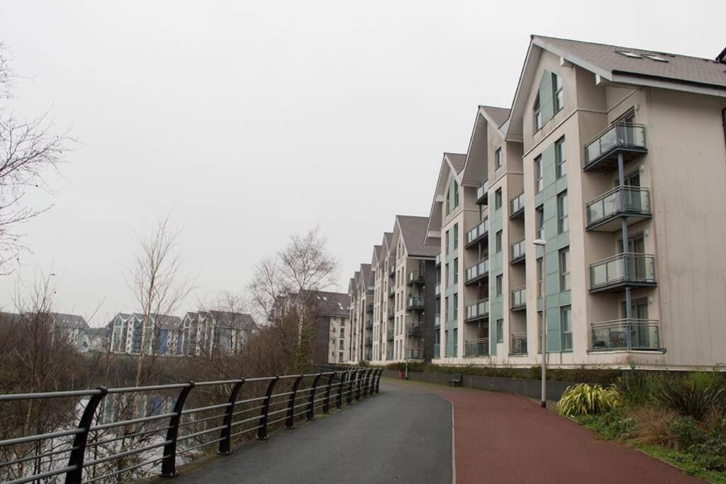 Parking, Balcony, Fully Equipped Kitchen Apartment สวอนซี ภายนอก รูปภาพ