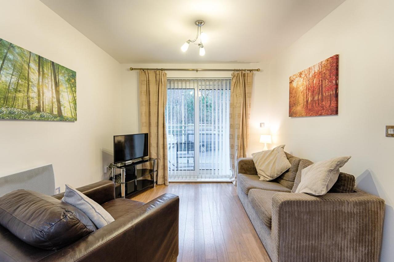 Parking, Balcony, Fully Equipped Kitchen Apartment สวอนซี ภายนอก รูปภาพ