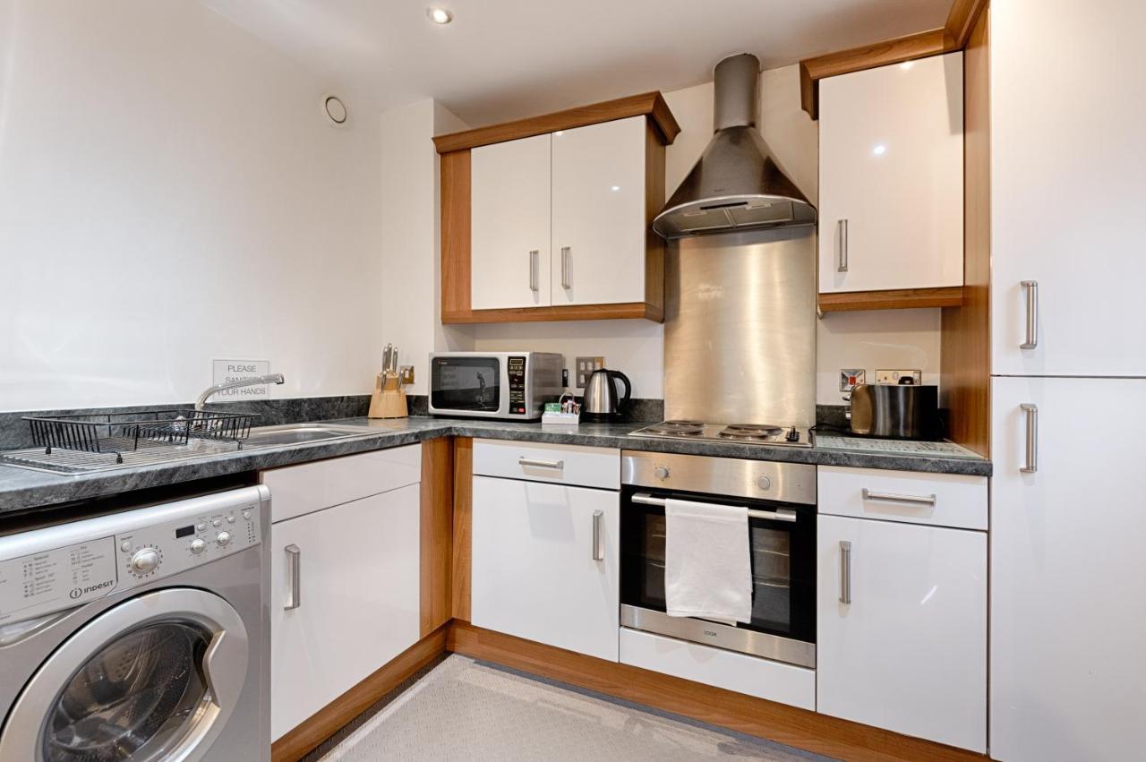 Parking, Balcony, Fully Equipped Kitchen Apartment สวอนซี ภายนอก รูปภาพ
