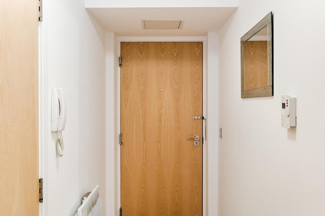 Parking, Balcony, Fully Equipped Kitchen Apartment สวอนซี ภายนอก รูปภาพ